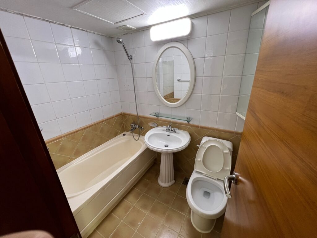 파주아파트 내부철거 및 화장실 철거 시공사례-운정지구 해솔아파트 2 파주아파트 화장실 철거 전 모습