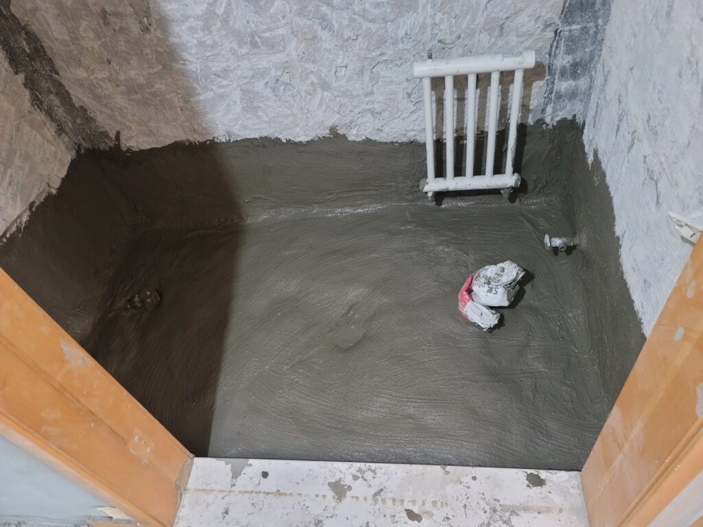 파주아파트 내부철거 및 화장실 철거 시공사례-운정지구 해솔아파트 8 욕실 철거 후 바닥 미장 작업02